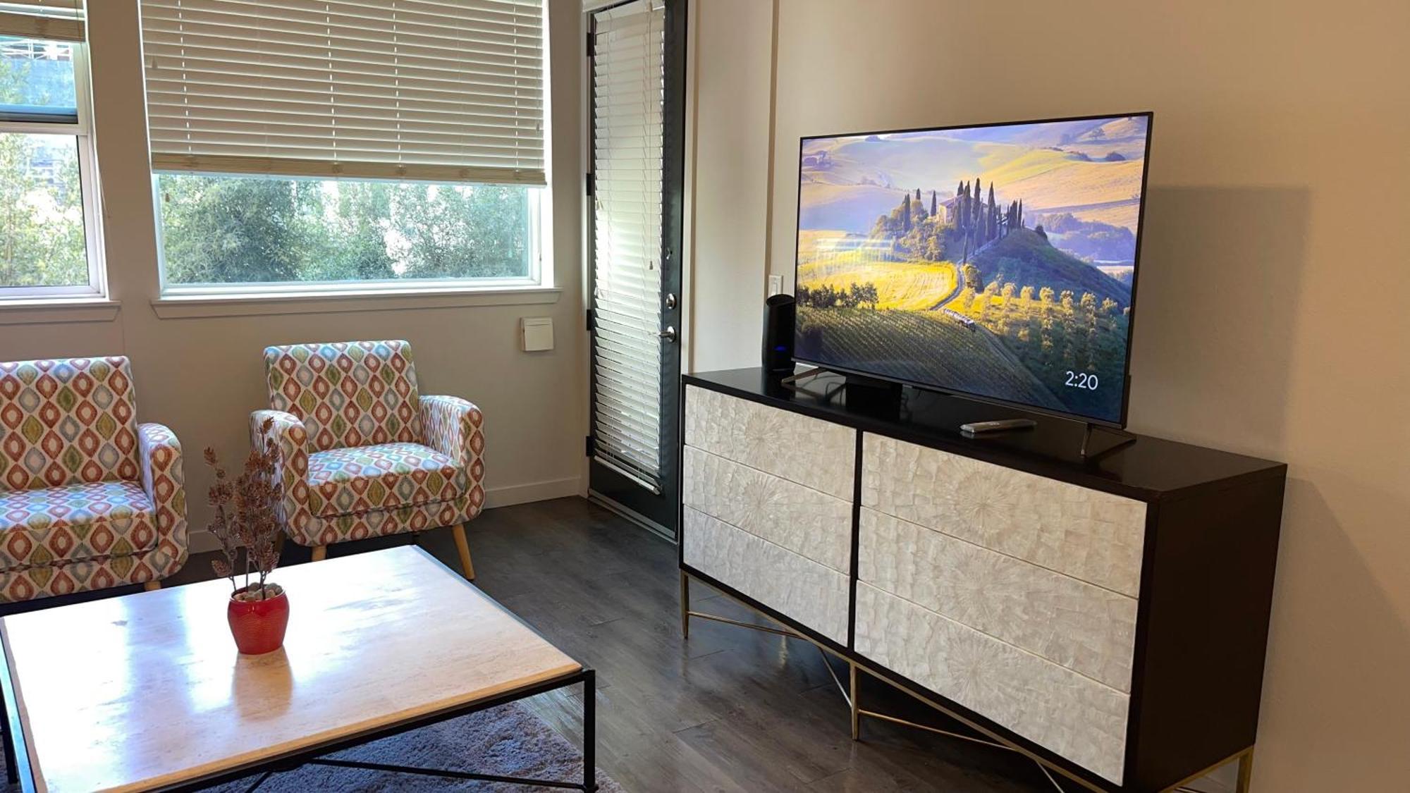 Luxury Designed 2 Bedrooms Part In Woodland Hills Ca Aparthotel